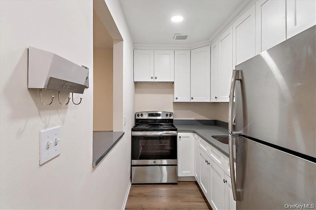 142 Trenchard St #2E - Photo 4 of 13