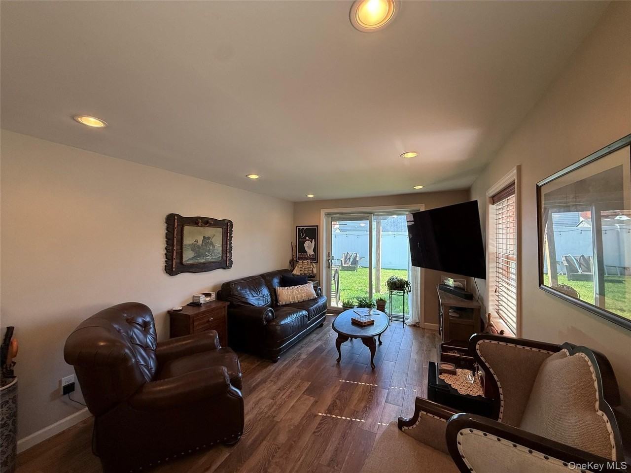 560 W Chester St - Photo 2 of 14