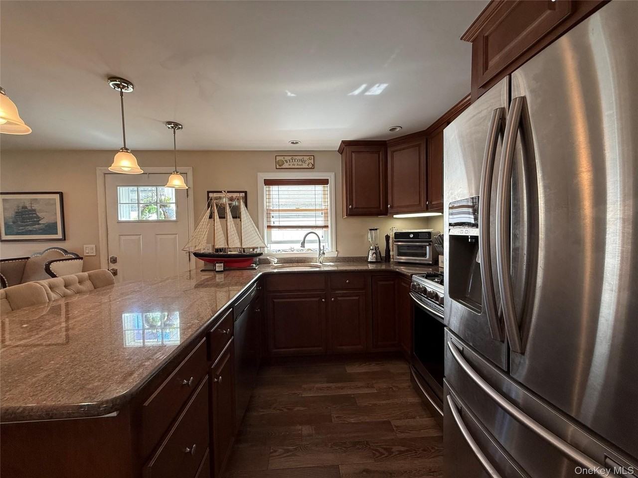560 W Chester St - Photo 5 of 14