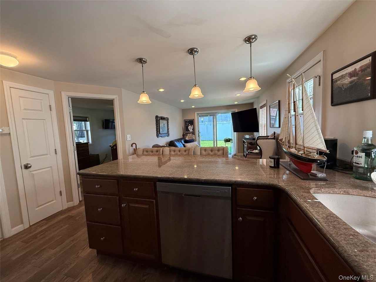 560 W Chester St - Photo 7 of 14