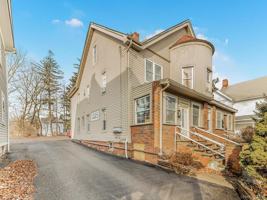 featured image of 7 Sproat St