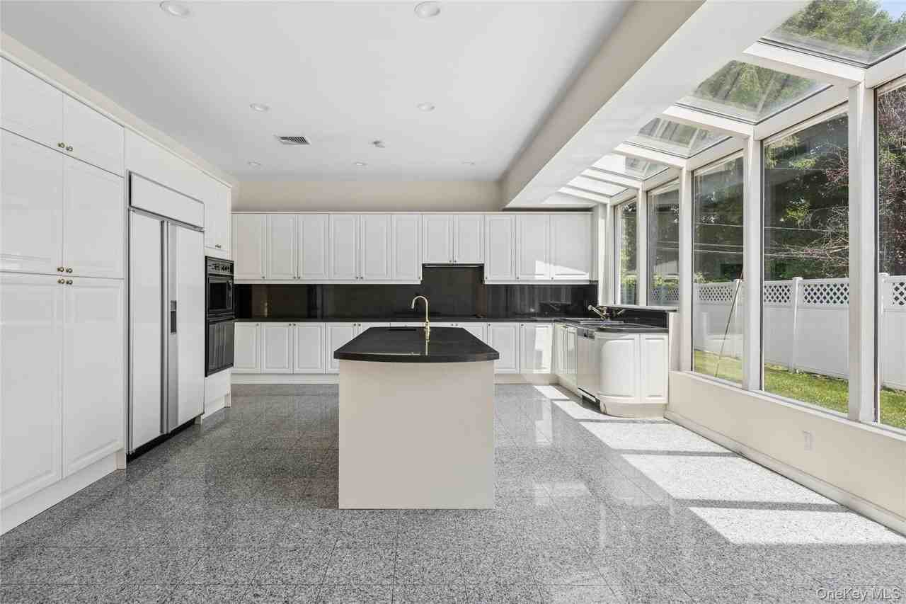 67 Parkway Dr - Photo 2 of 45