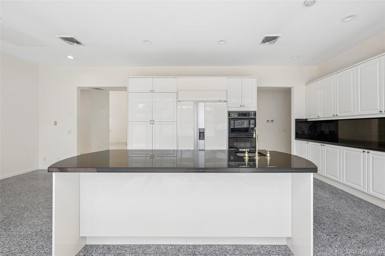 67 Parkway Dr - Photo 4 of 45