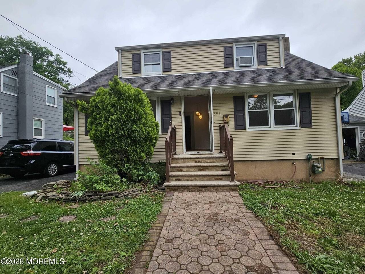 895 Madison Ave - Photo 2 of 24