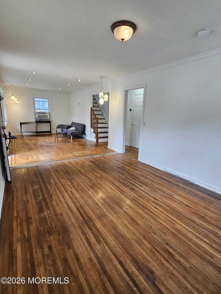 895 Madison Ave - Photo 4 of 24