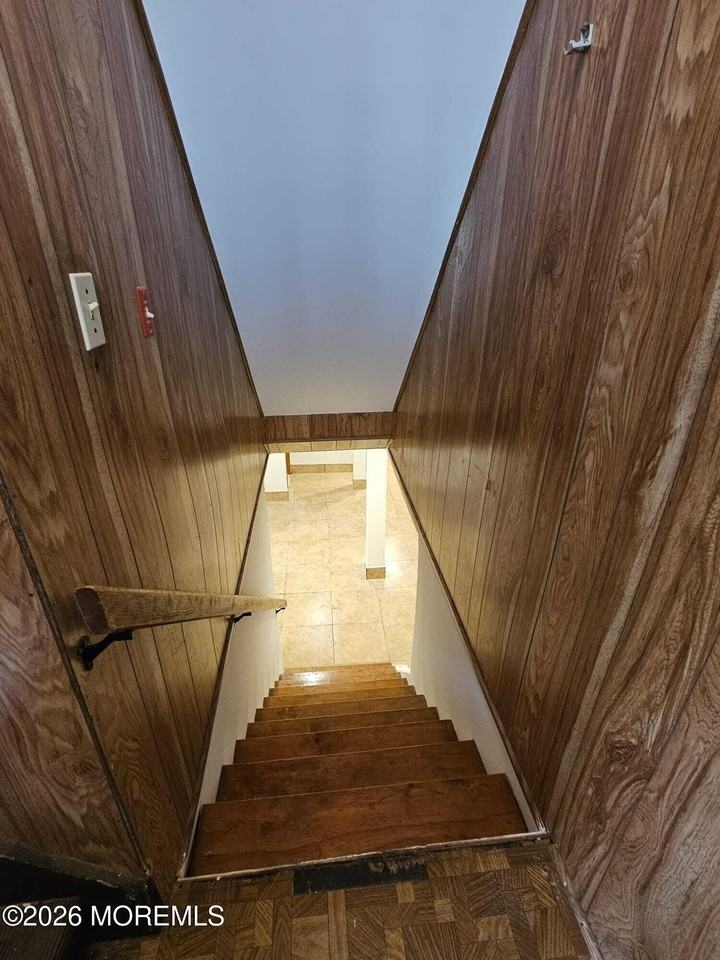 895 Madison Ave - Photo 6 of 24