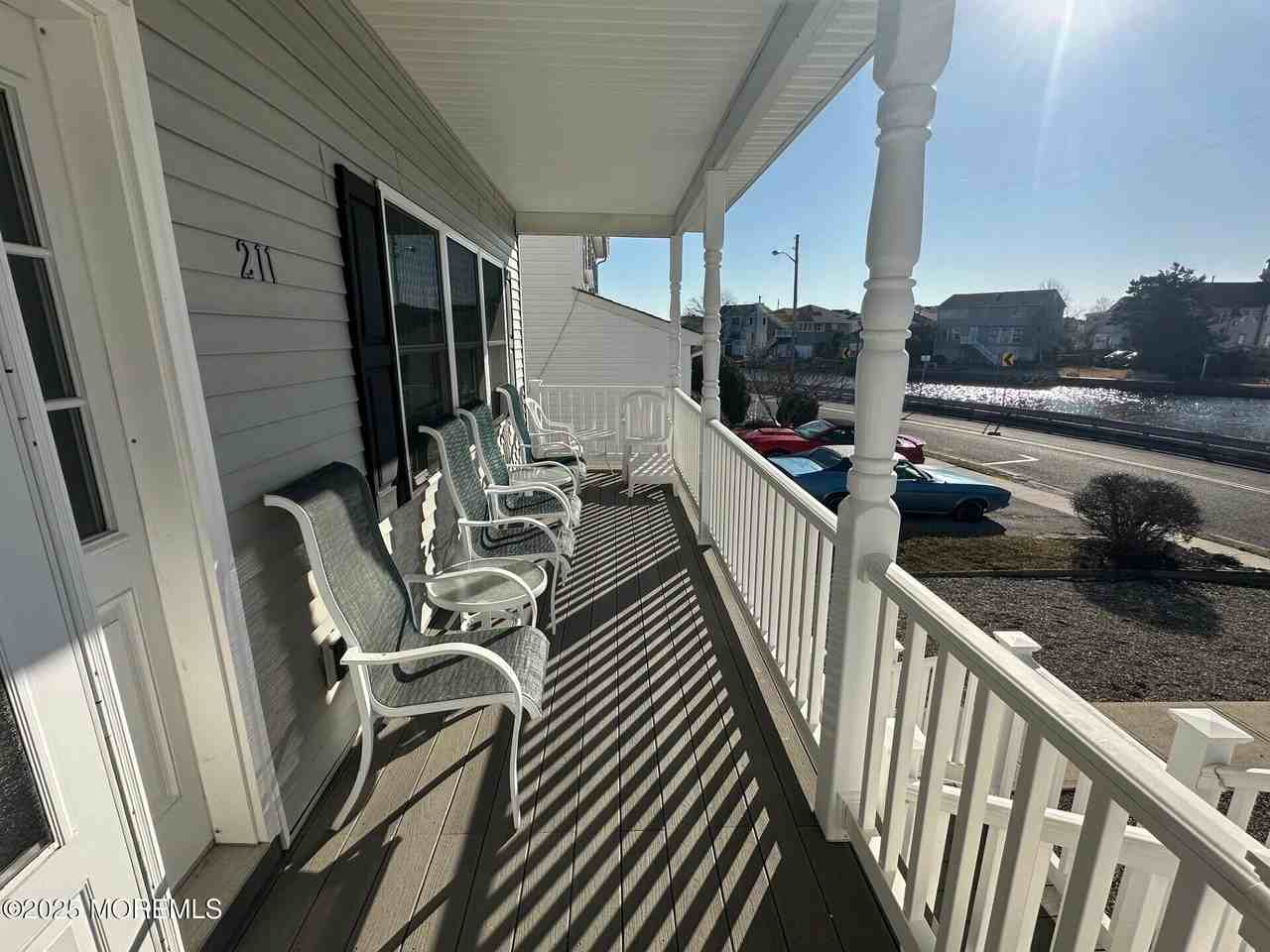 211 Trenton Ave - Photo 4 of 23