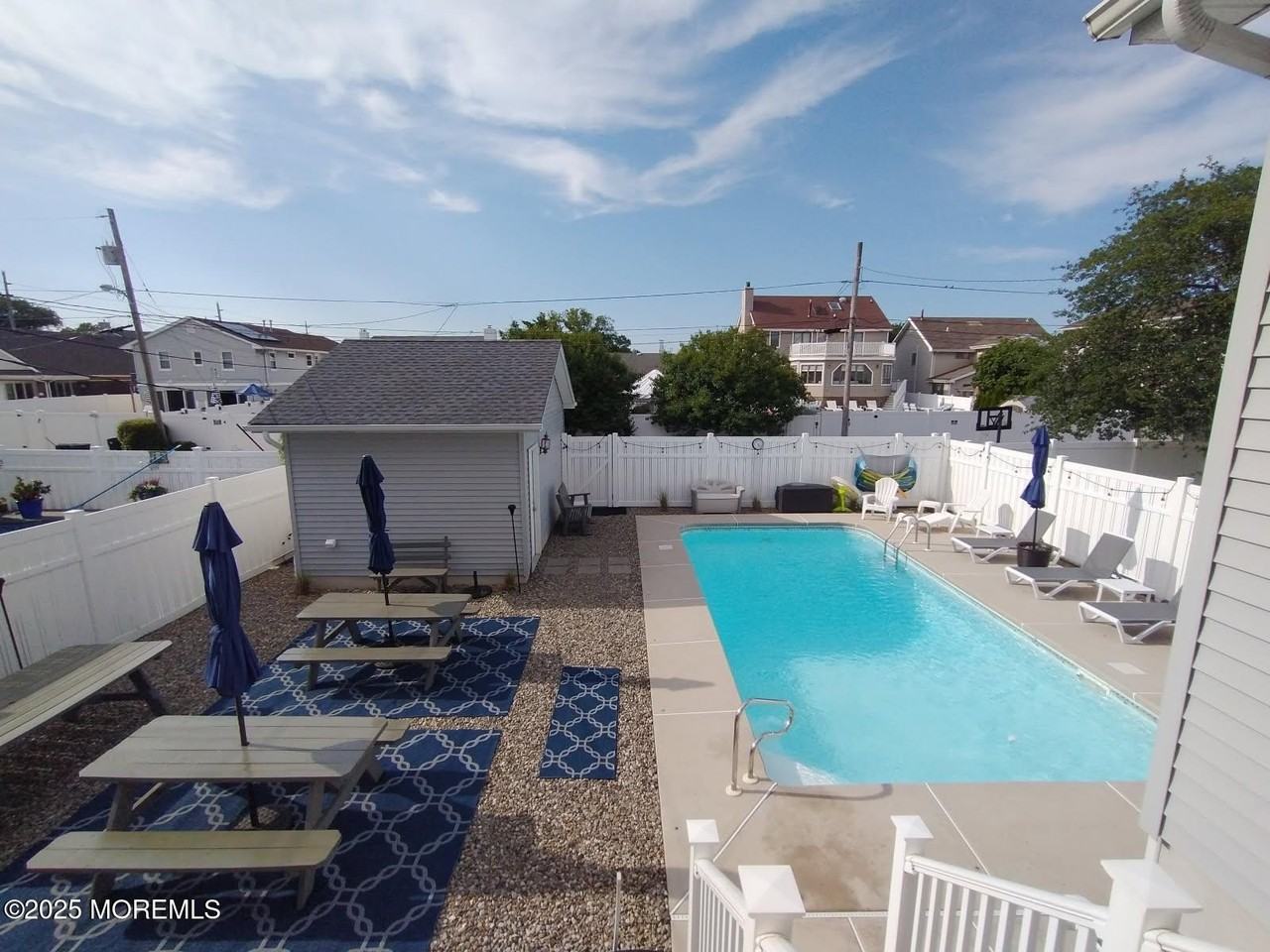 211 Trenton Ave - Photo 6 of 23