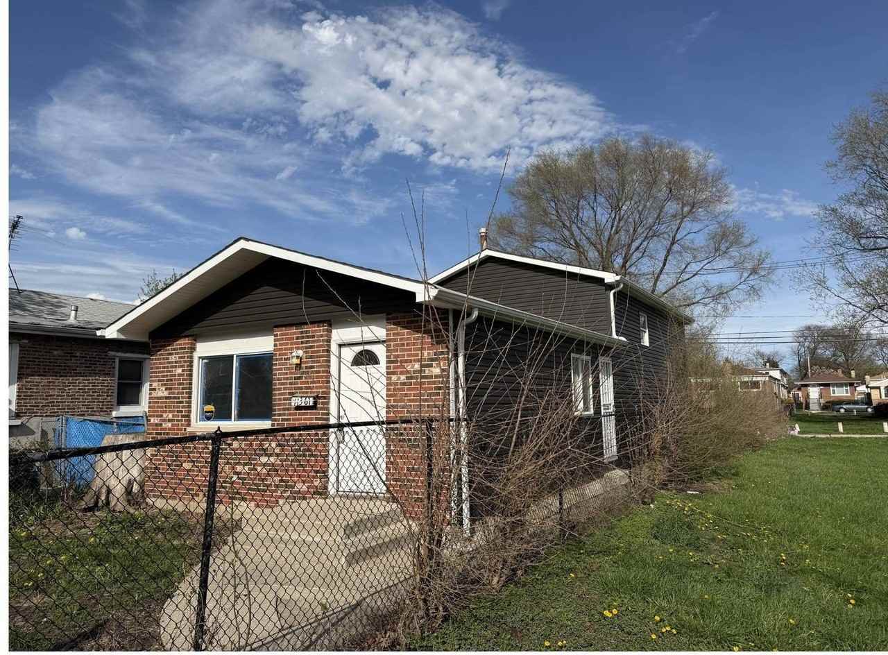 11361 S Racine Ave - Photo 3 of 26