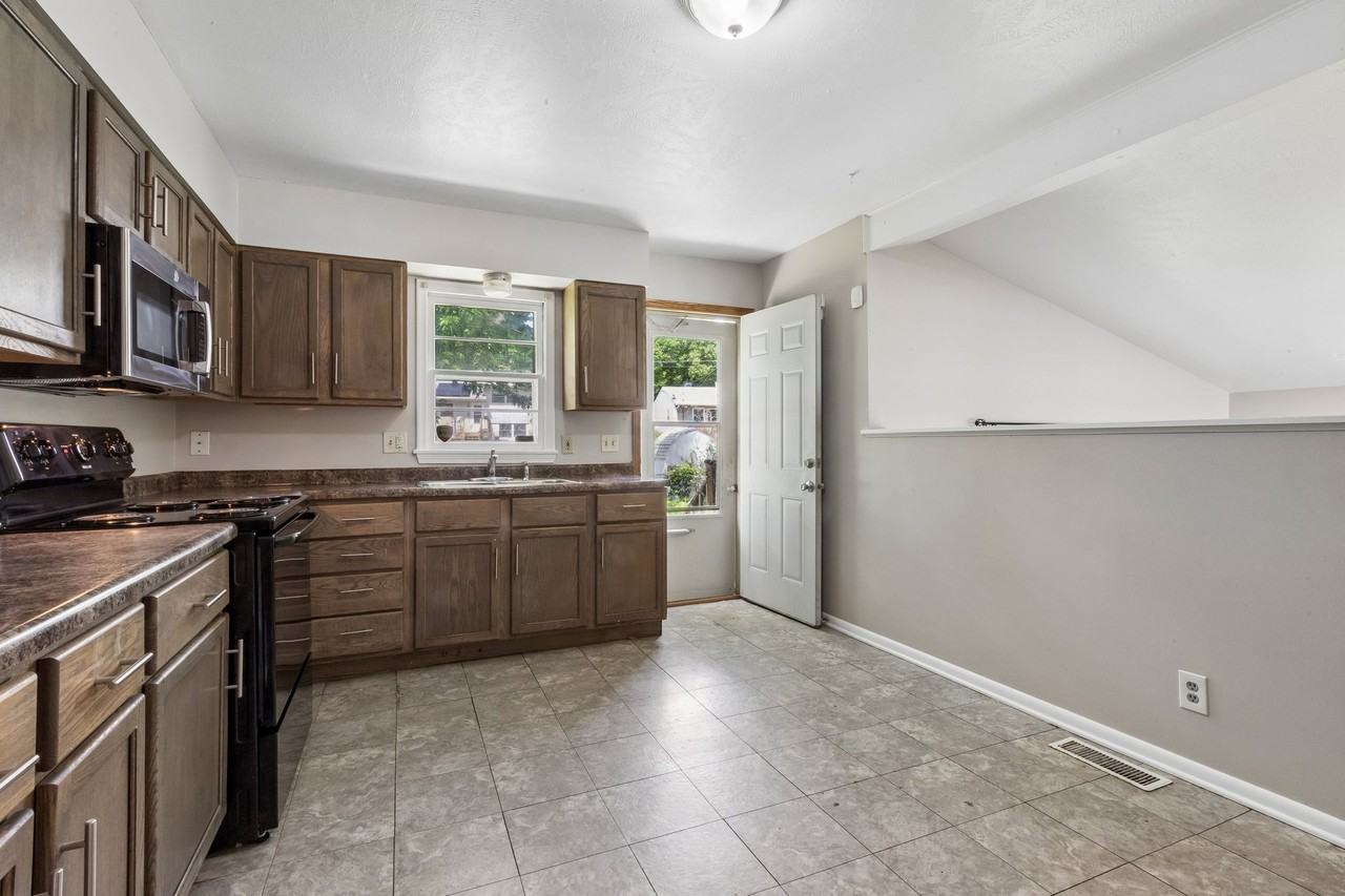 6006 N 68th St #1 - Photo 5 of 30