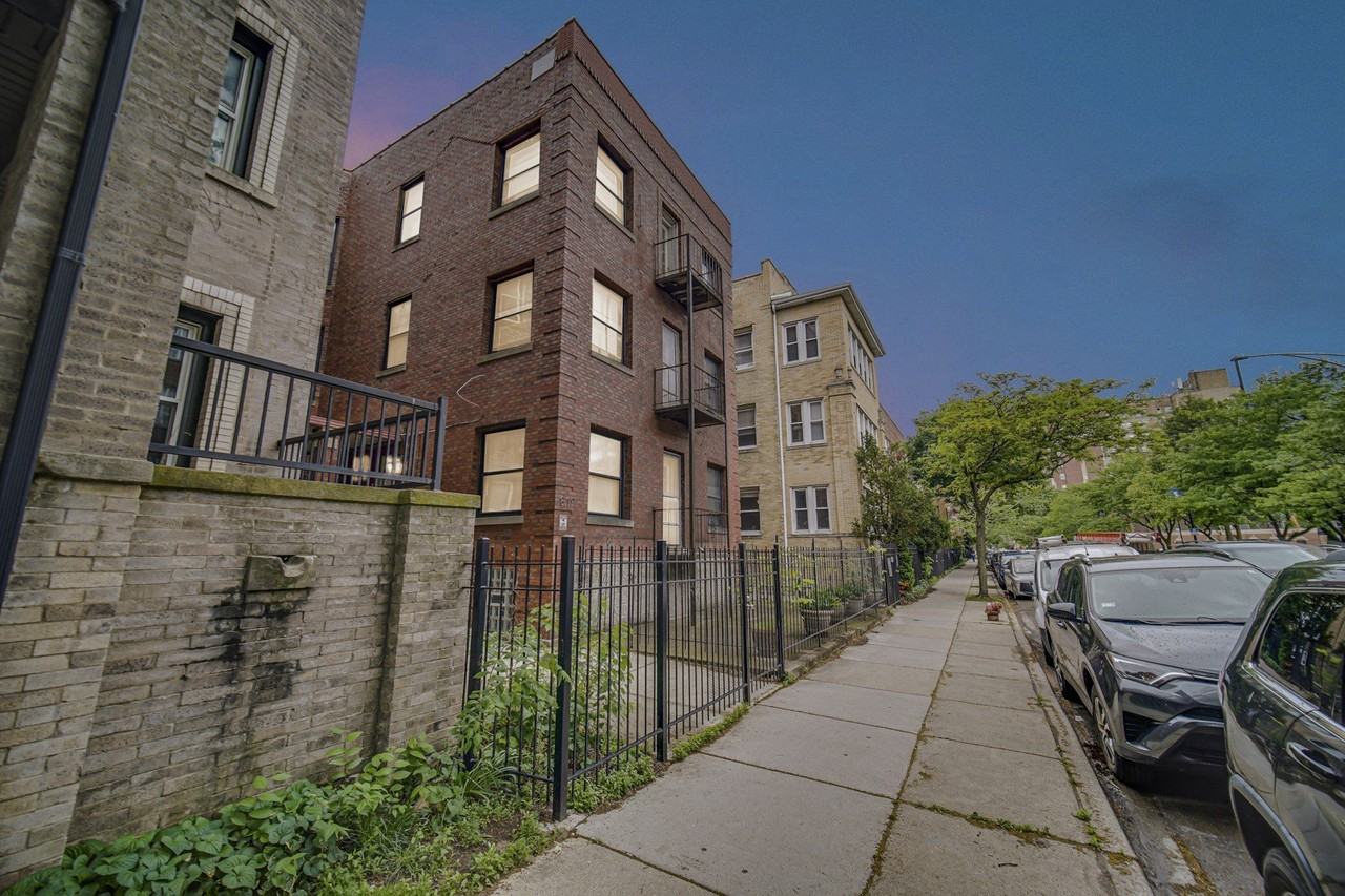 819 W Lawrence Ave #2 - Photo 2 of 23