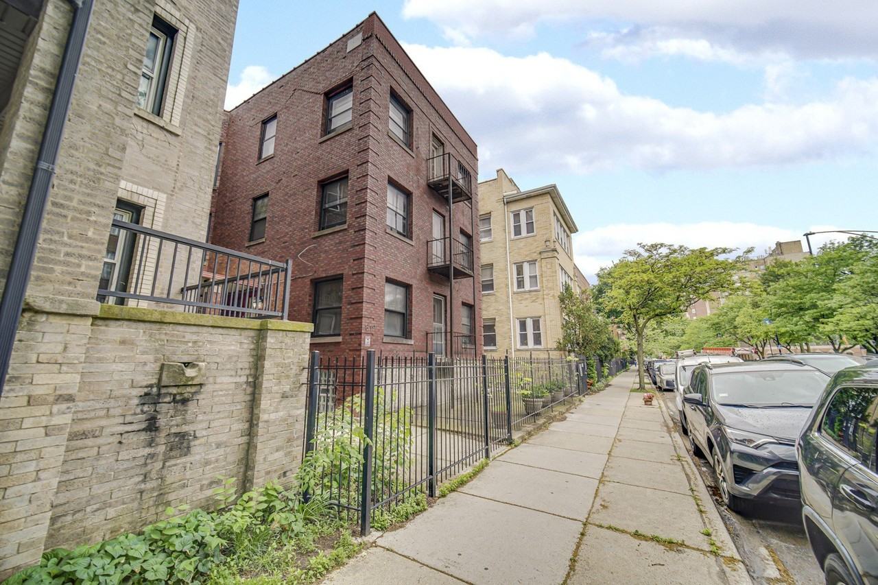 819 W Lawrence Ave #2 - Photo 4 of 23