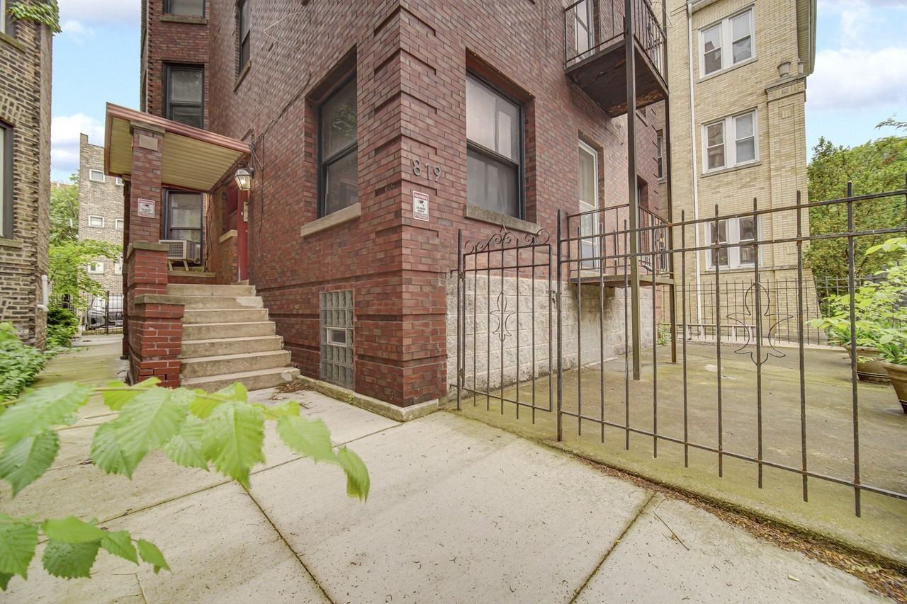 819 W Lawrence Ave #2 - Photo 5 of 23