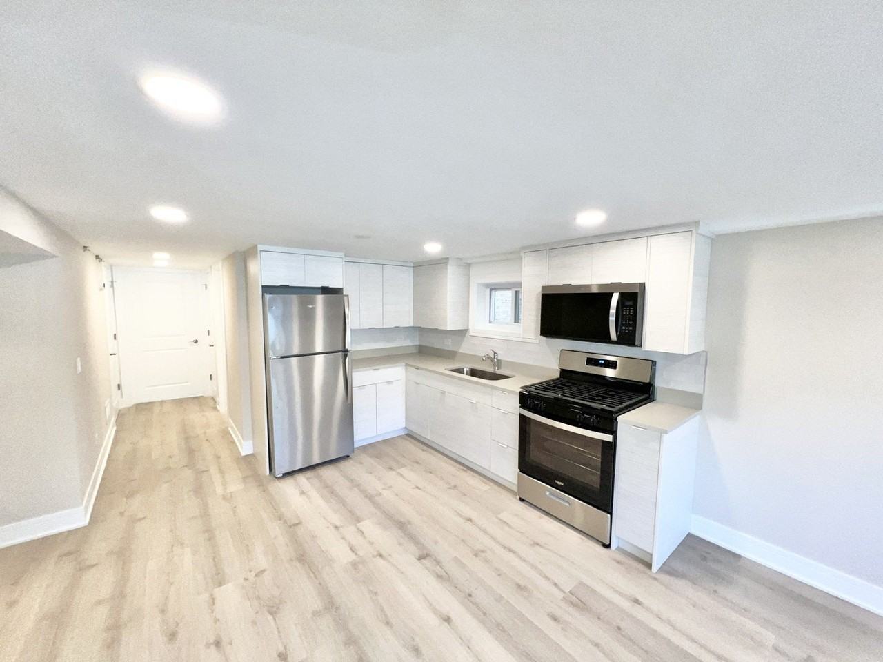 5547 N Central Ave #G - Photo 7 of 15