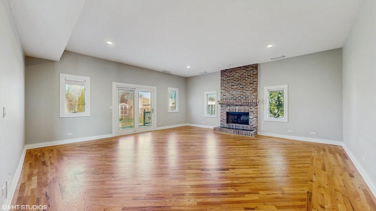 1838 N Windsor Dr - Photo 3 of 16