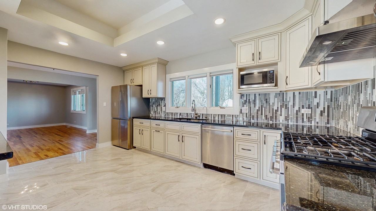 1838 N Windsor Dr - Photo 6 of 16