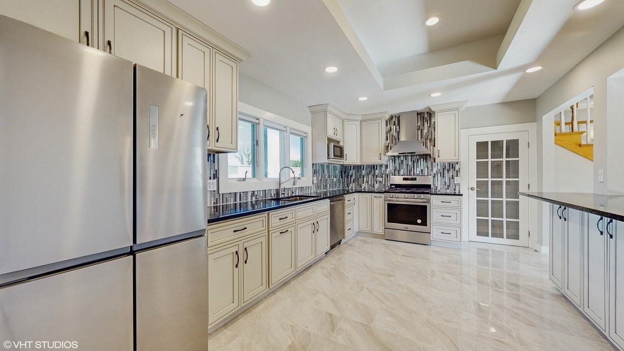1838 N Windsor Dr - Photo 7 of 16