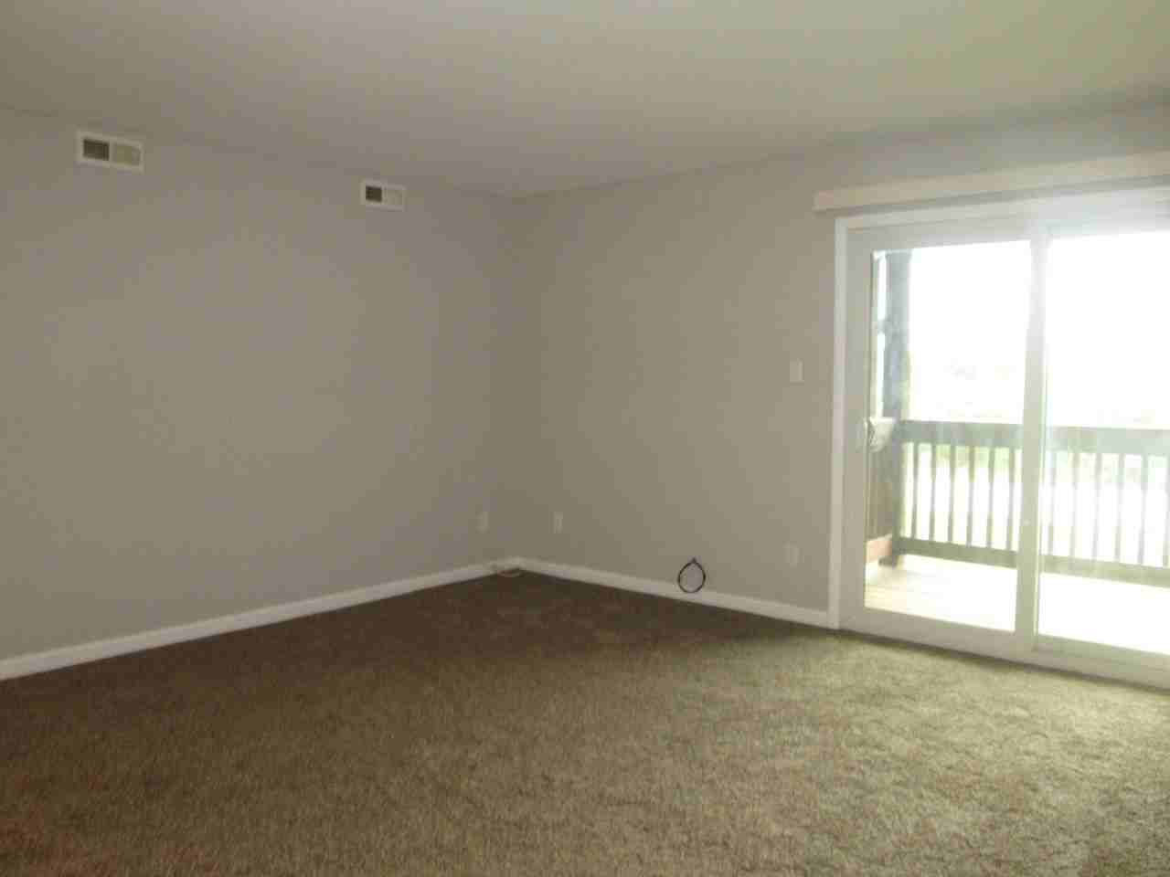 800 Brook Dr #6 - Photo 3 of 24
