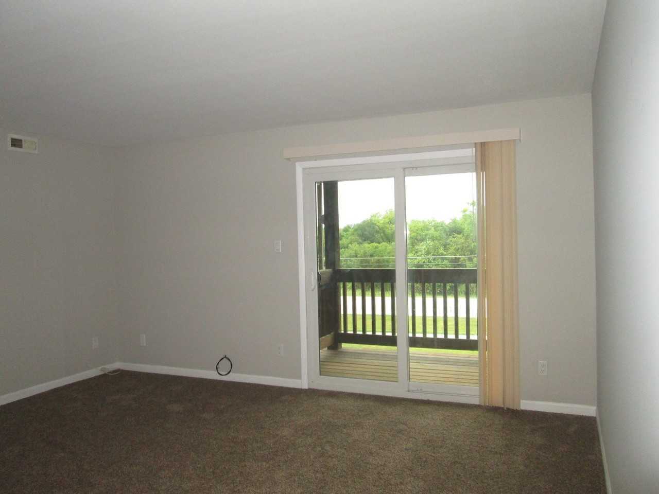 800 Brook Dr #6 - Photo 4 of 24