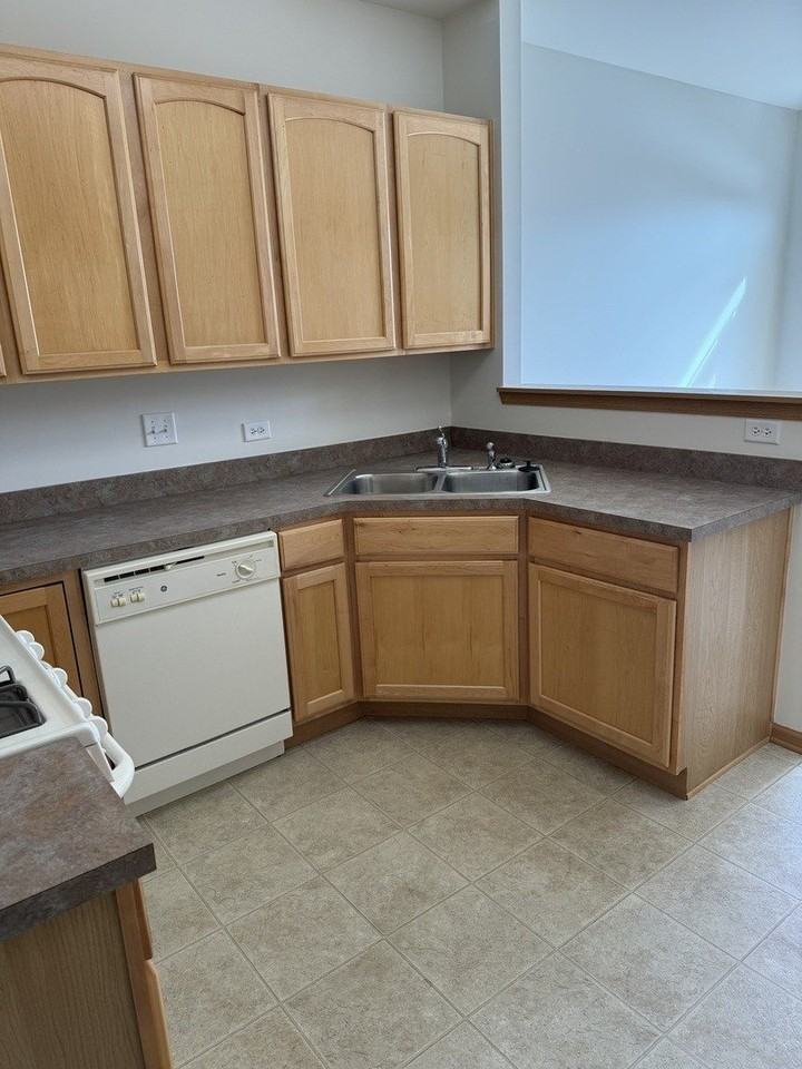 1428 Reserve Ln #4 - Photo 7 of 13
