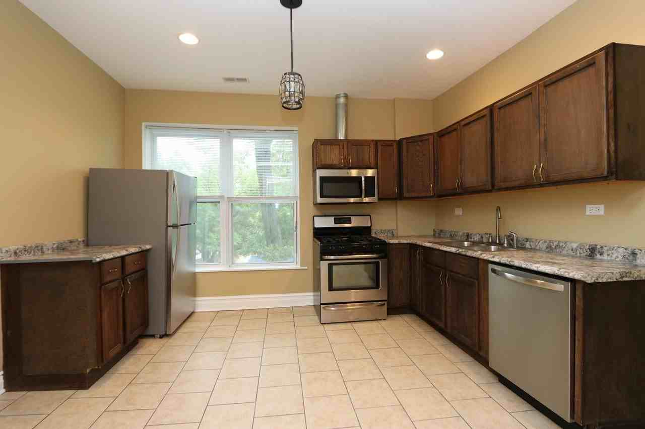 934 N Lamon Ave #2 - Photo 2 of 7