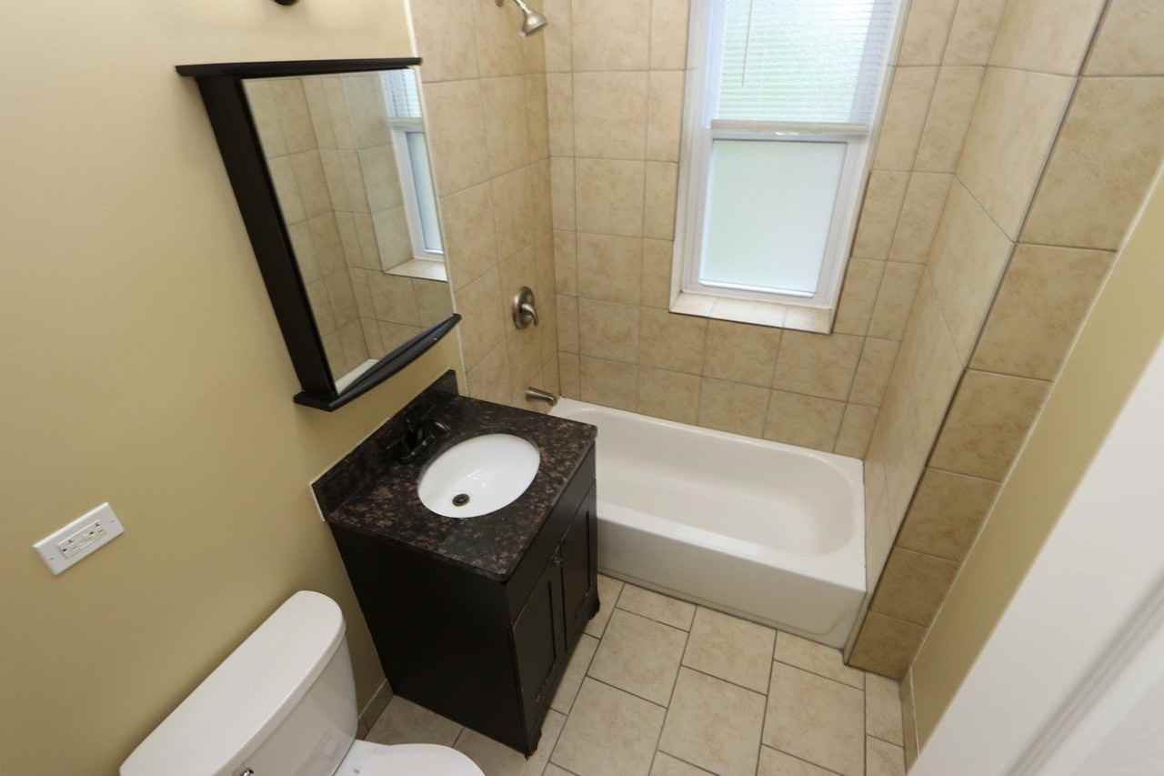 934 N Lamon Ave #2 - Photo 4 of 7