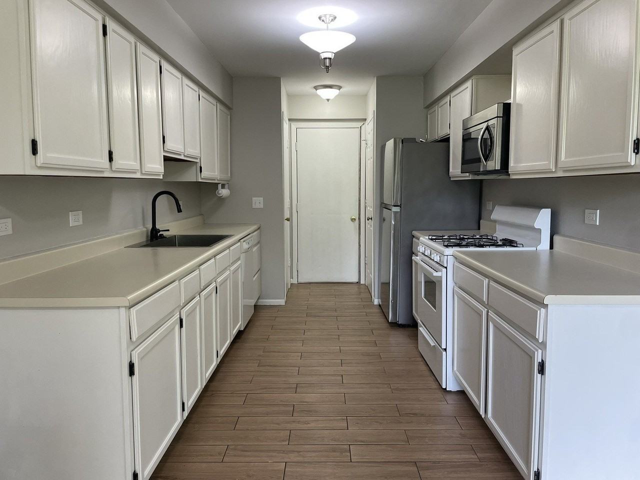 462 Village Creek Dr #462 - Photo 2 of 19
