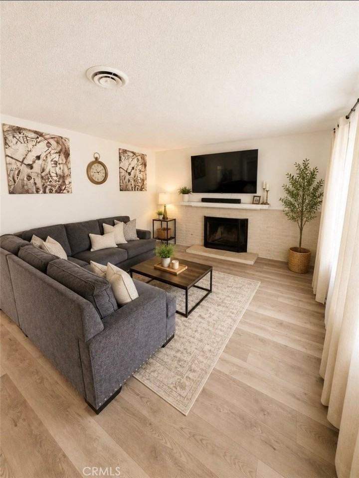 1212 Turquoise St - Photo 4 of 20
