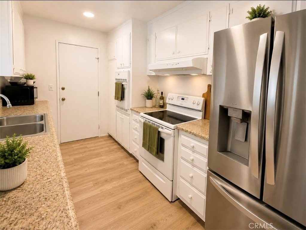 1212 Turquoise St - Photo 7 of 20