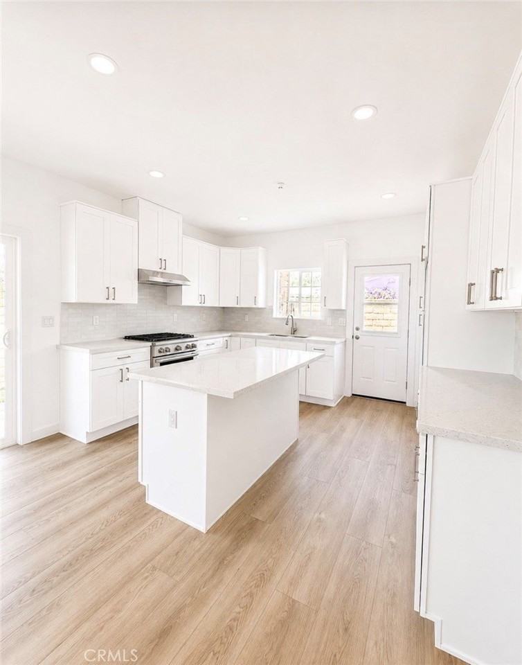 14623 Cullen St - Photo 2 of 8