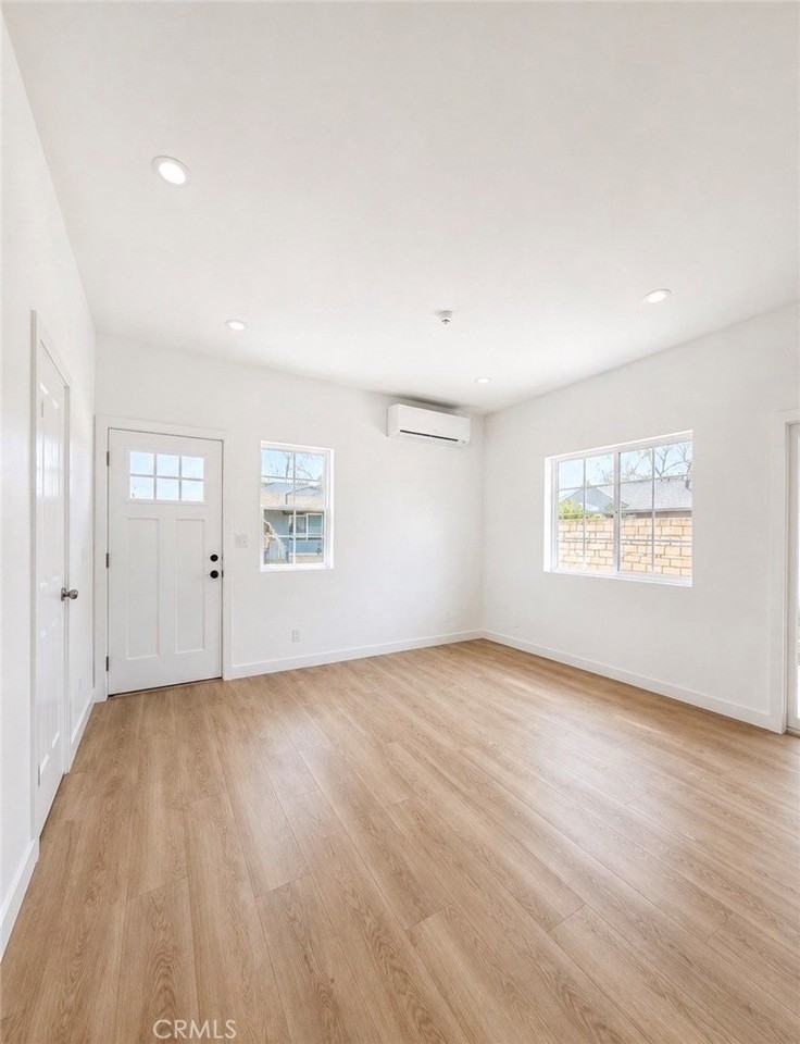 14623 Cullen St - Photo 7 of 8