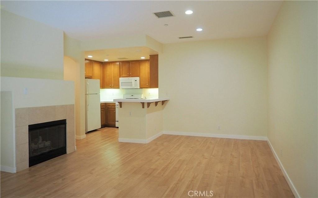 82 Vermillion - Photo 4 of 28