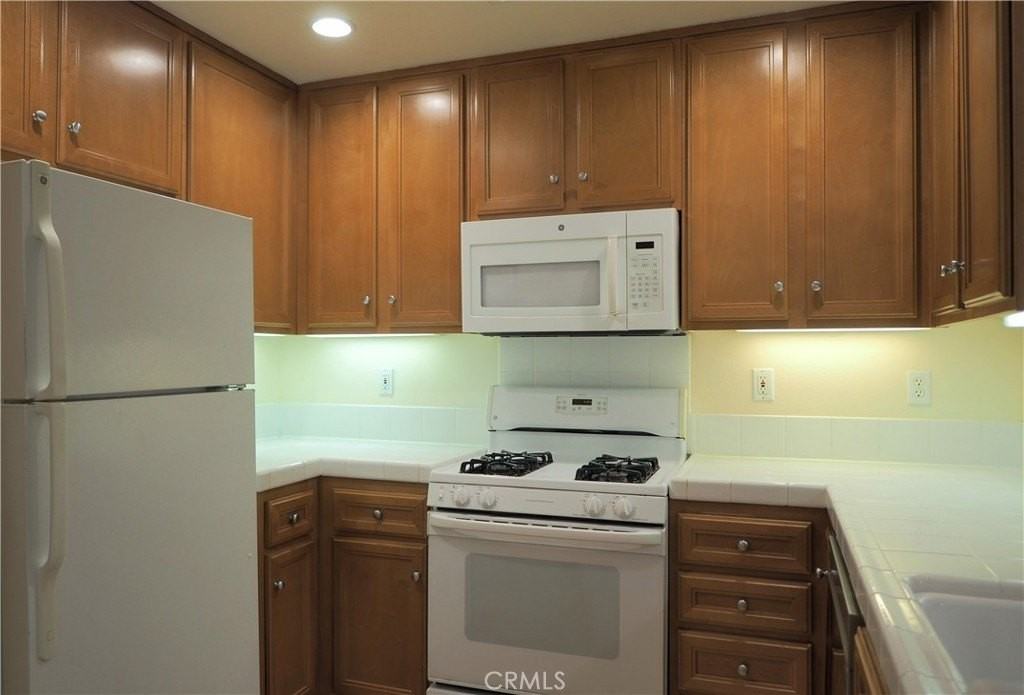 82 Vermillion - Photo 6 of 28