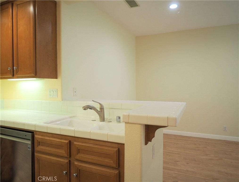 82 Vermillion - Photo 7 of 28