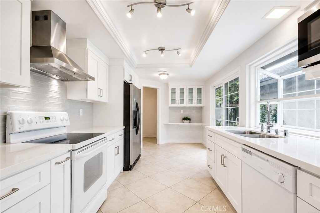 39 Castillo - Photo 4 of 21