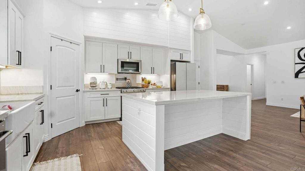 9391 Los Coches Rd - Photo 7 of 18