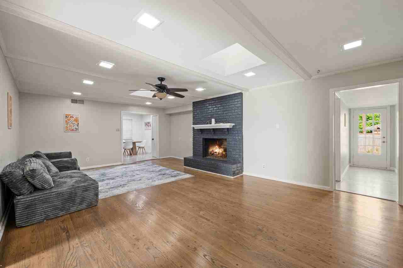 Phoebe Ln - Photo 6 of 21