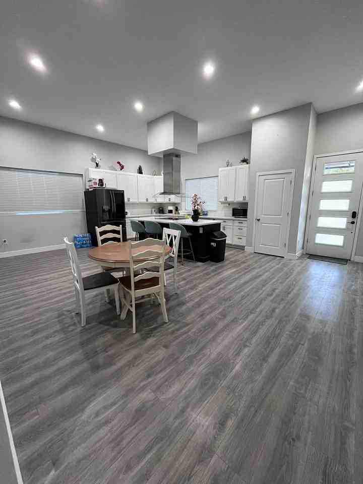 E Sheridan St - Photo 4 of 22