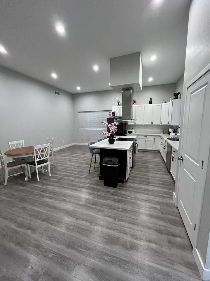 E Sheridan St - Photo 5 of 22