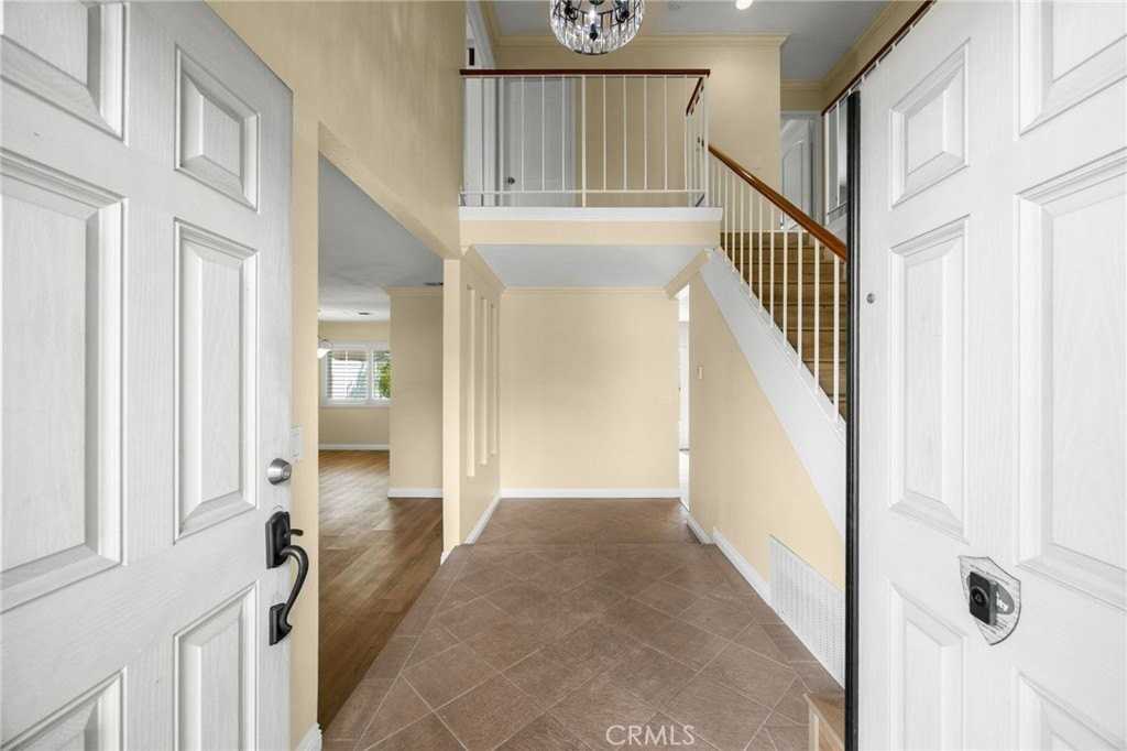 23239 Forest Canyon Dr - Photo 2 of 33