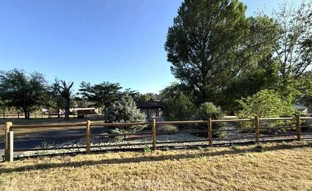 26931 Columbia Way - Photo 2 of 10