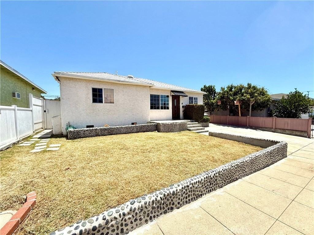 1946 Dawson Ave - Photo 2 of 20