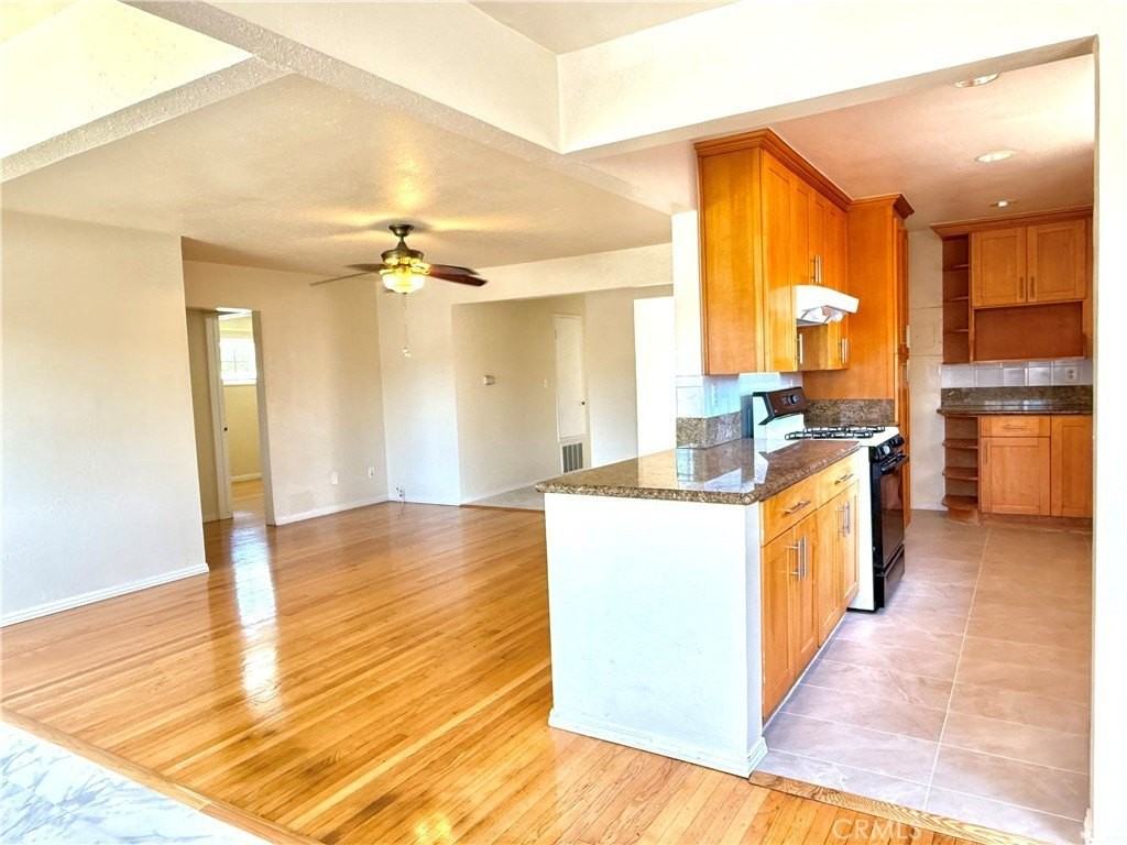 1946 Dawson Ave - Photo 3 of 20
