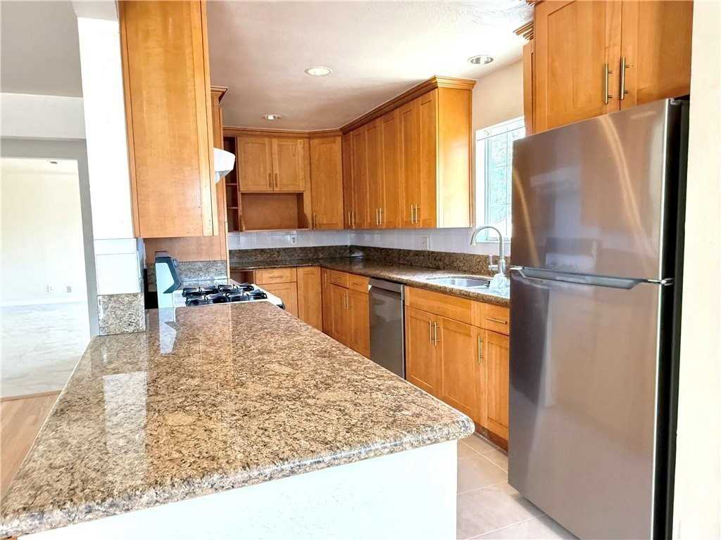 1946 Dawson Ave - Photo 4 of 20