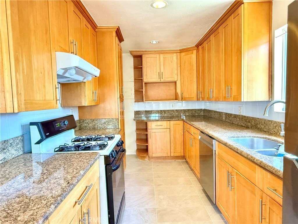 1946 Dawson Ave - Photo 5 of 20