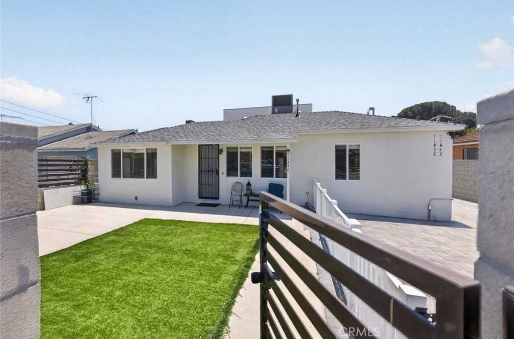 11840 Arminta St - Photo 2 of 50