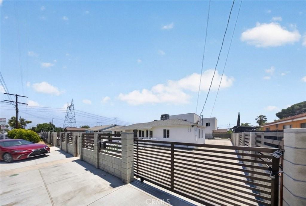 11840 Arminta St - Photo 4 of 50