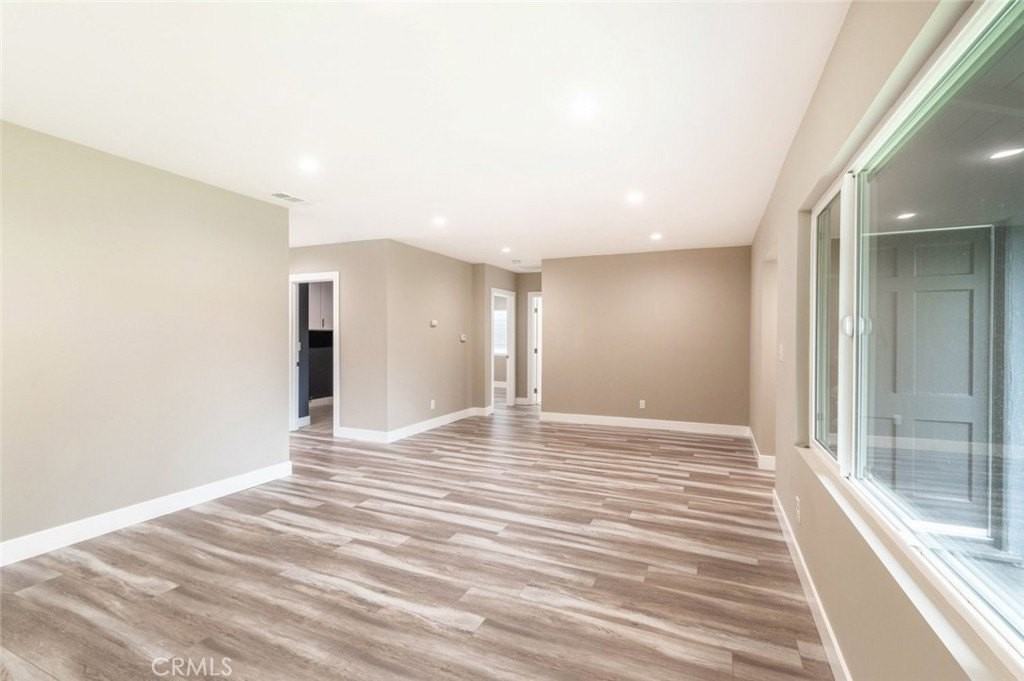6633 Costello Ave - Photo 5 of 30