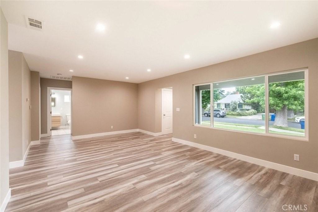 6633 Costello Ave - Photo 6 of 30