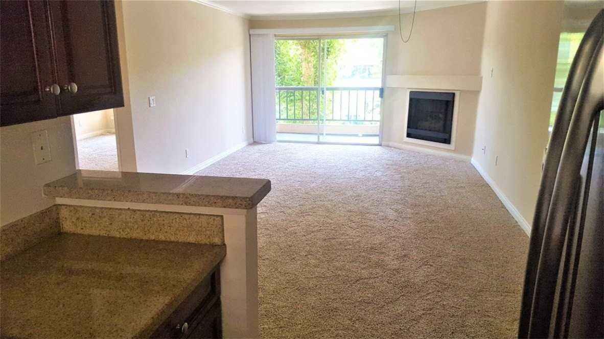 5510 Owensmouth Ave #213